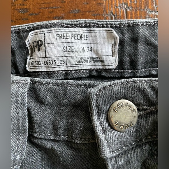 Free People soft wash grey raw hem cropped jeans size 24 EC - Picture 8 of 9